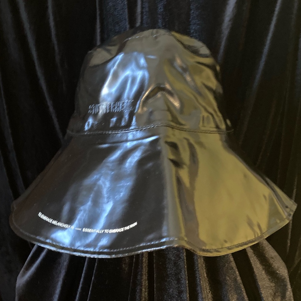 Wide-brimmed Rain Hat